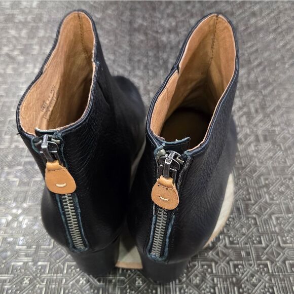 🐢 Kenneth Cole Gentle Souls Size 8.5 Black Leather Wedge Booties - Picture 5 of 13